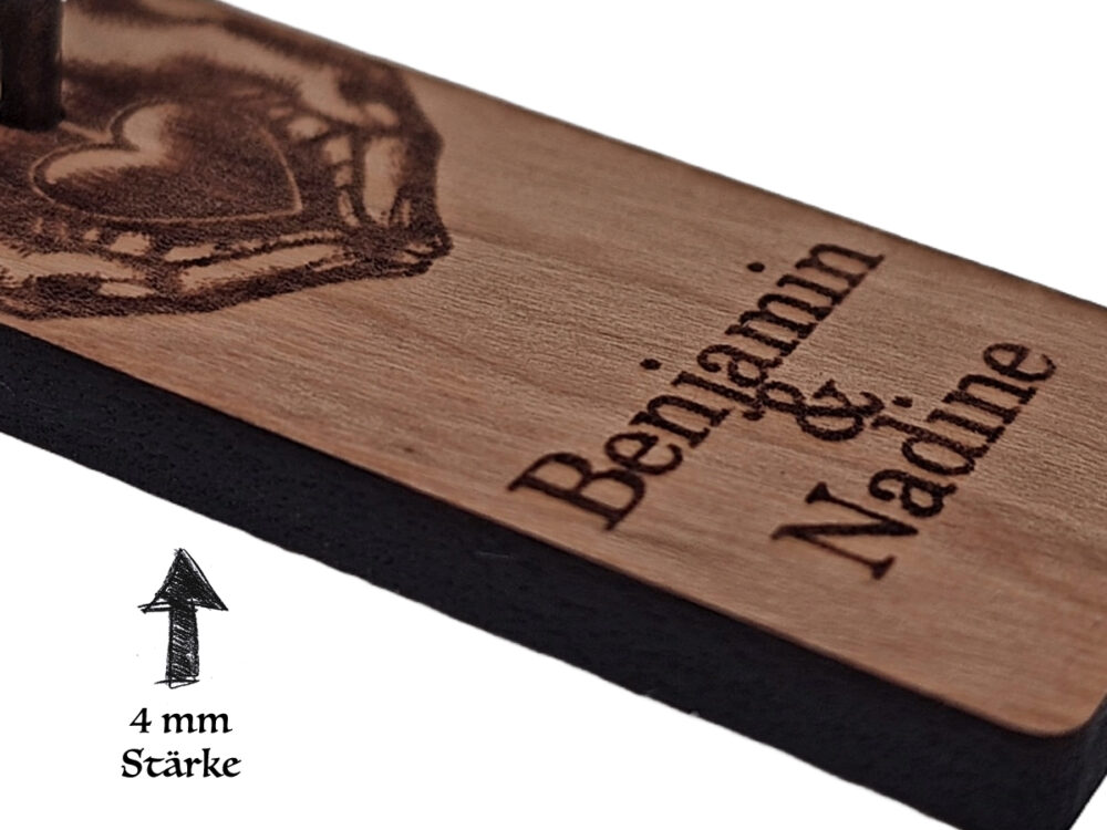 Einzigartiger Liebesbeweis: Personalisierter Holz Schlüsselanhänger