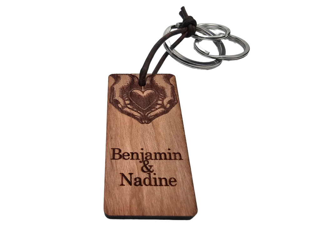 Einzigartiger Liebesbeweis: Personalisierter Holz Schlüsselanhänger