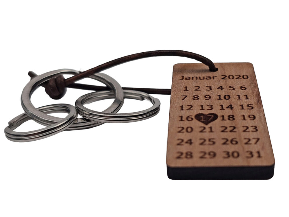 Einzigartiger Liebesbeweis: Personalisierter Holz Schlüsselanhänger