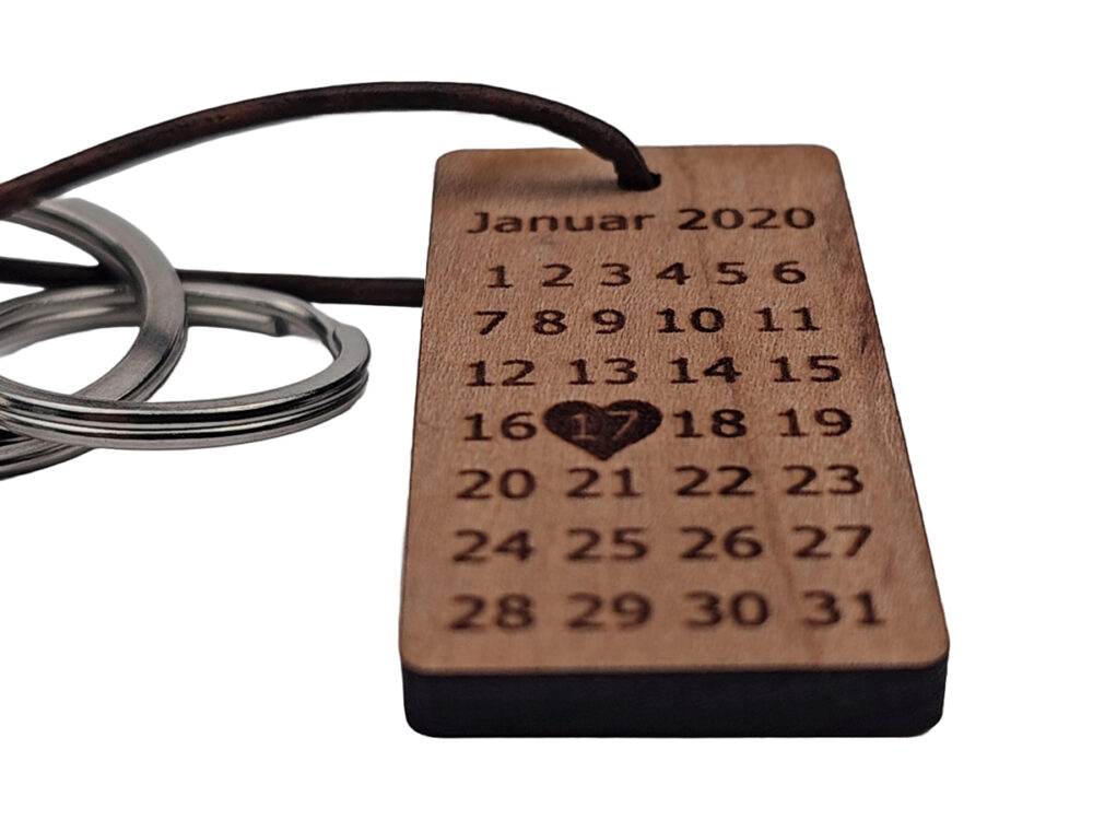 Einzigartiger Liebesbeweis: Personalisierter Holz Schlüsselanhänger