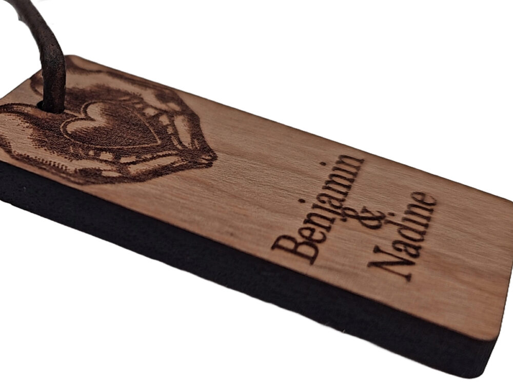 Einzigartiger Liebesbeweis: Personalisierter Holz Schlüsselanhänger