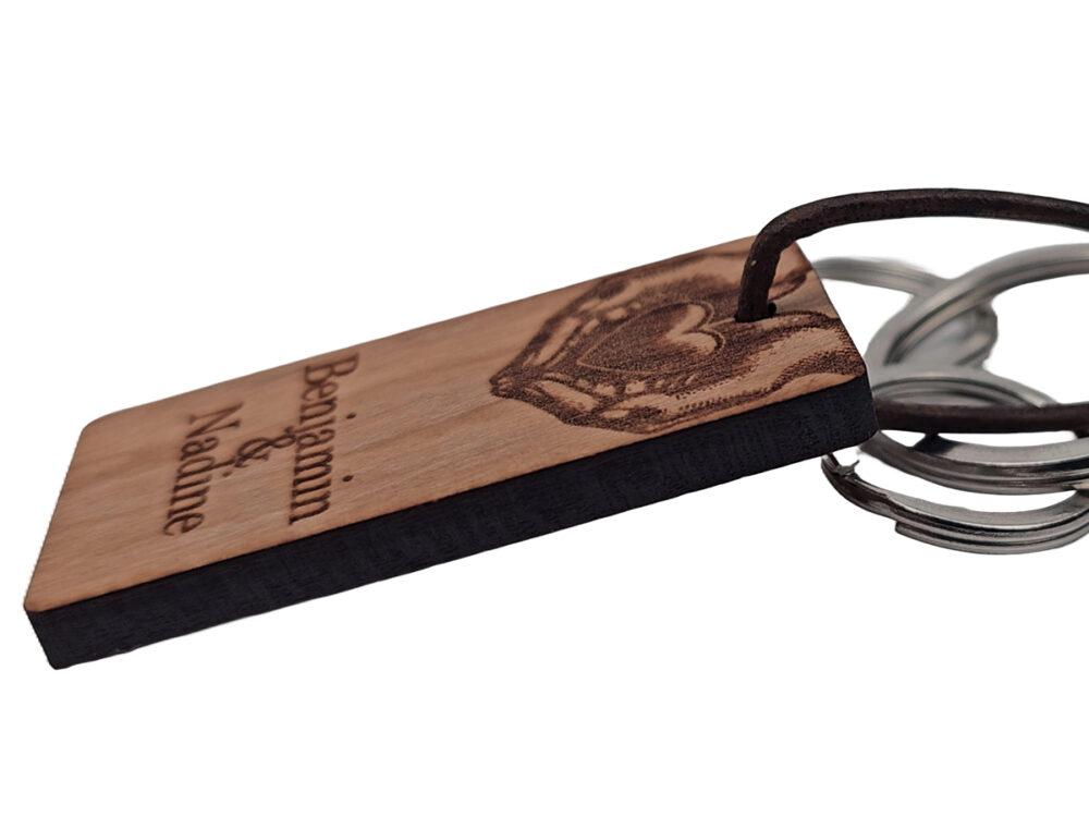 Einzigartiger Liebesbeweis: Personalisierter Holz Schlüsselanhänger