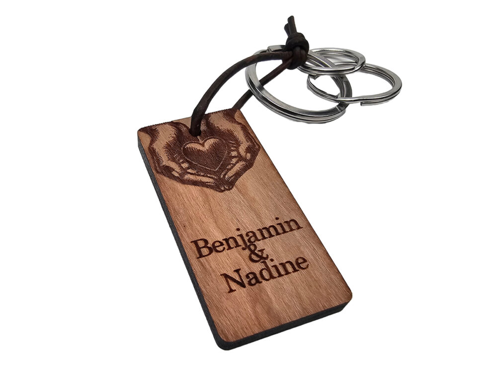 Einzigartiger Liebesbeweis: Personalisierter Holz Schlüsselanhänger